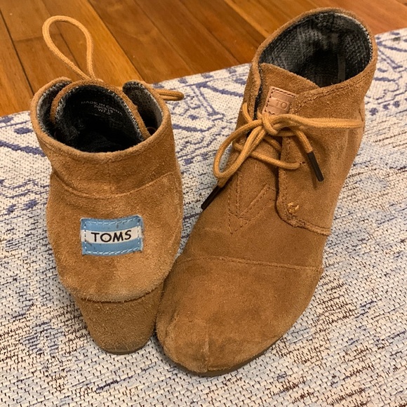 TOMS suede wedges! - Picture 1 of 4